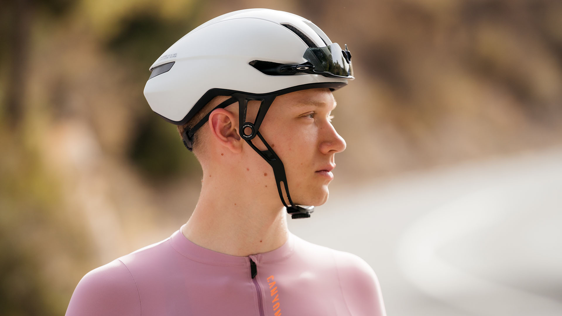 stub(fr): #en#L’innovant système HighBar inauguré par les casques Canyon Disruptr et Stingr CFR#en#