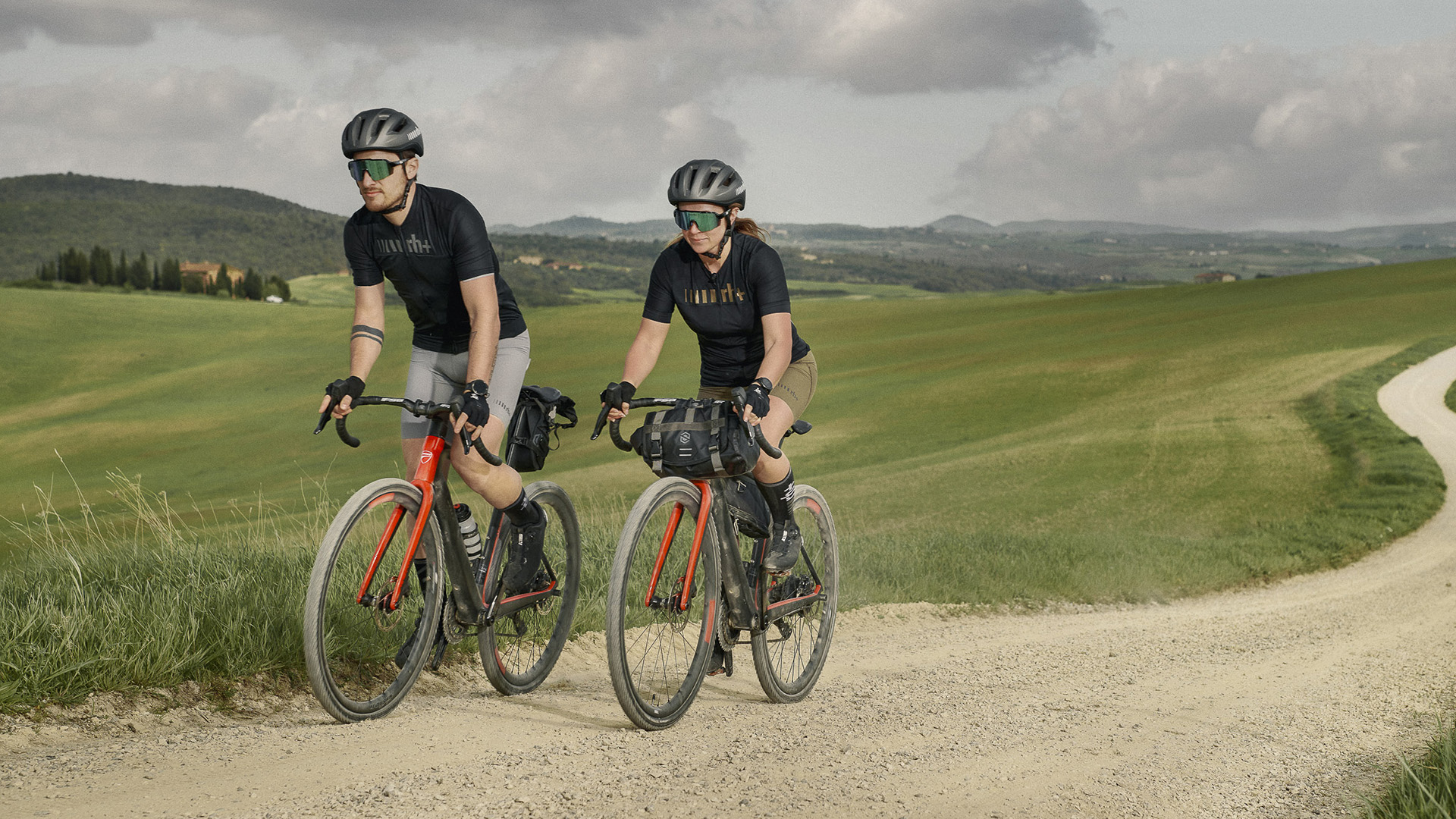 stub(fr): #en#Futa All Road, le gravel électrique tout carbone de Ducati#en#