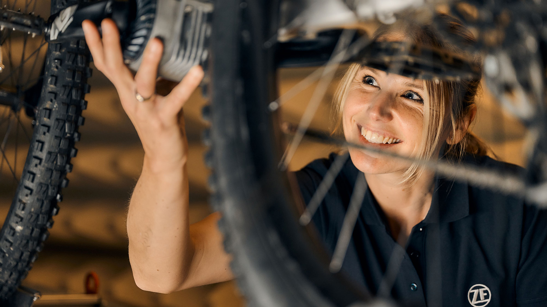 stub(fr): #en#Avec son moteur tout intégré Bike Eco System, ZF a-t-il réussi la quadrature du cercle ?#en#