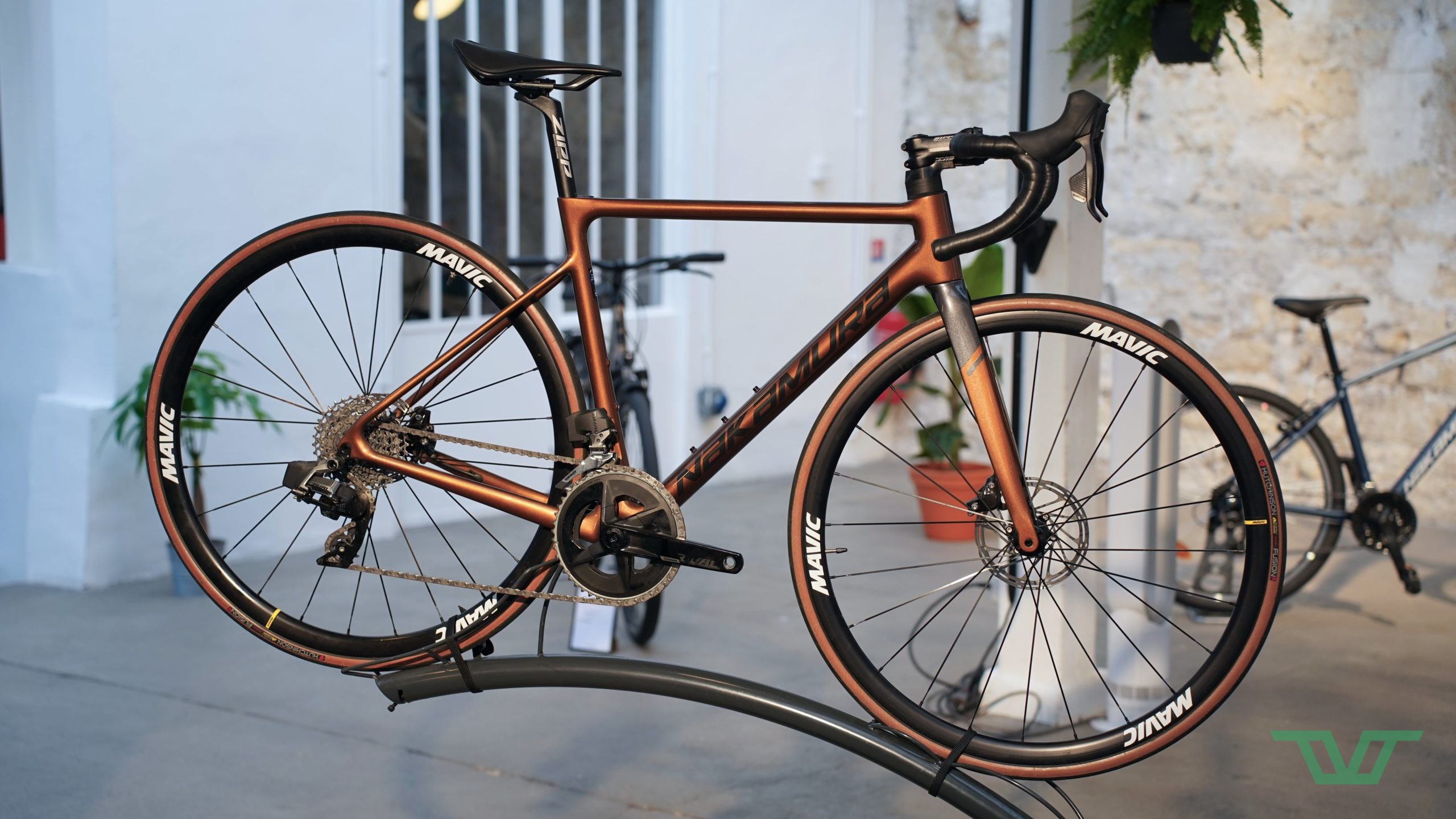 stub(fr): #en#Nakamura Century Team : cadre en carbone et dérailleur électronique pour le vélo de route le plus cher d’Intersport#en#