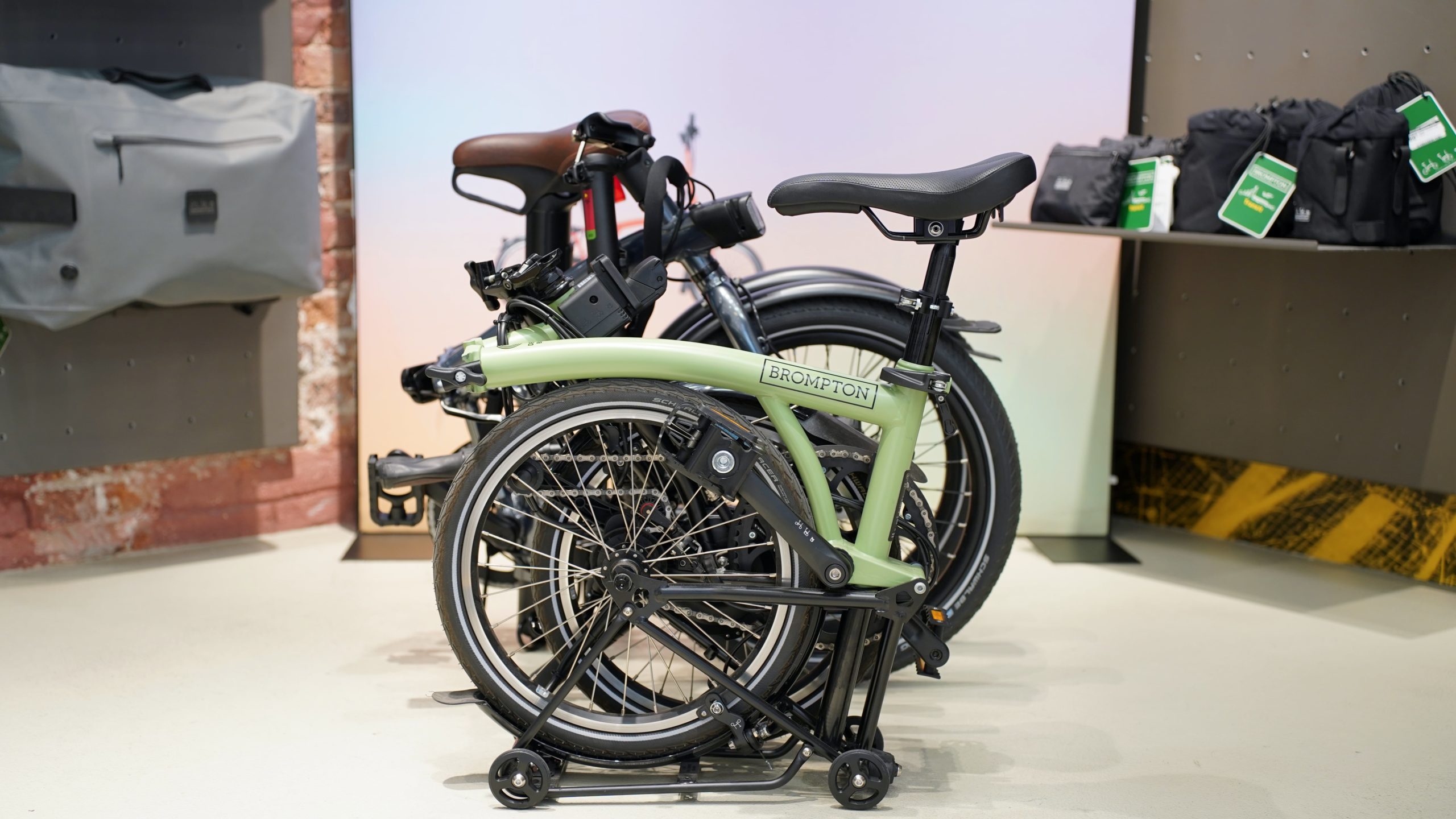 stub(fr): #en#Encombrement : le Decathlon E Fold 900 comparé au Bromption Electric C Line#en#