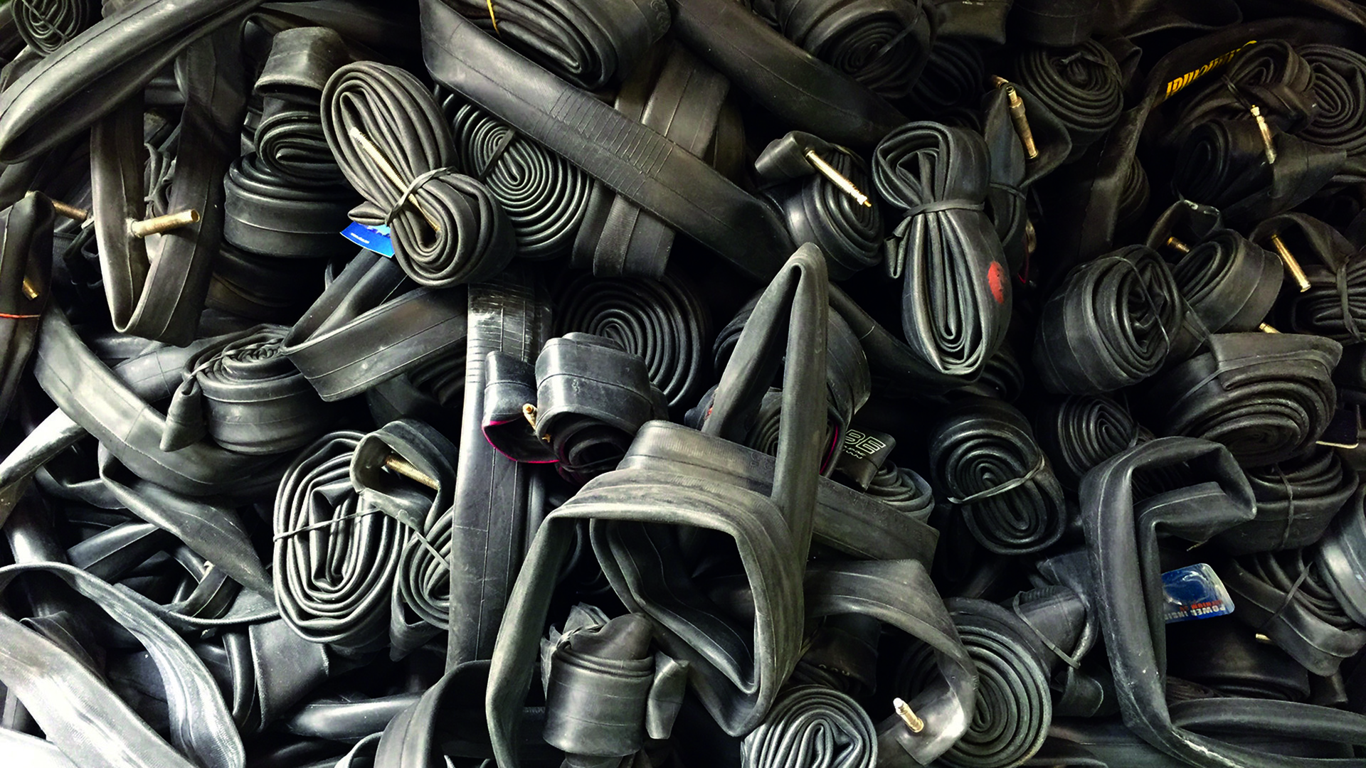 stub(fr): #en#Le programme de recyclage de chambres à air Scwhalbe étendu à la France#en#