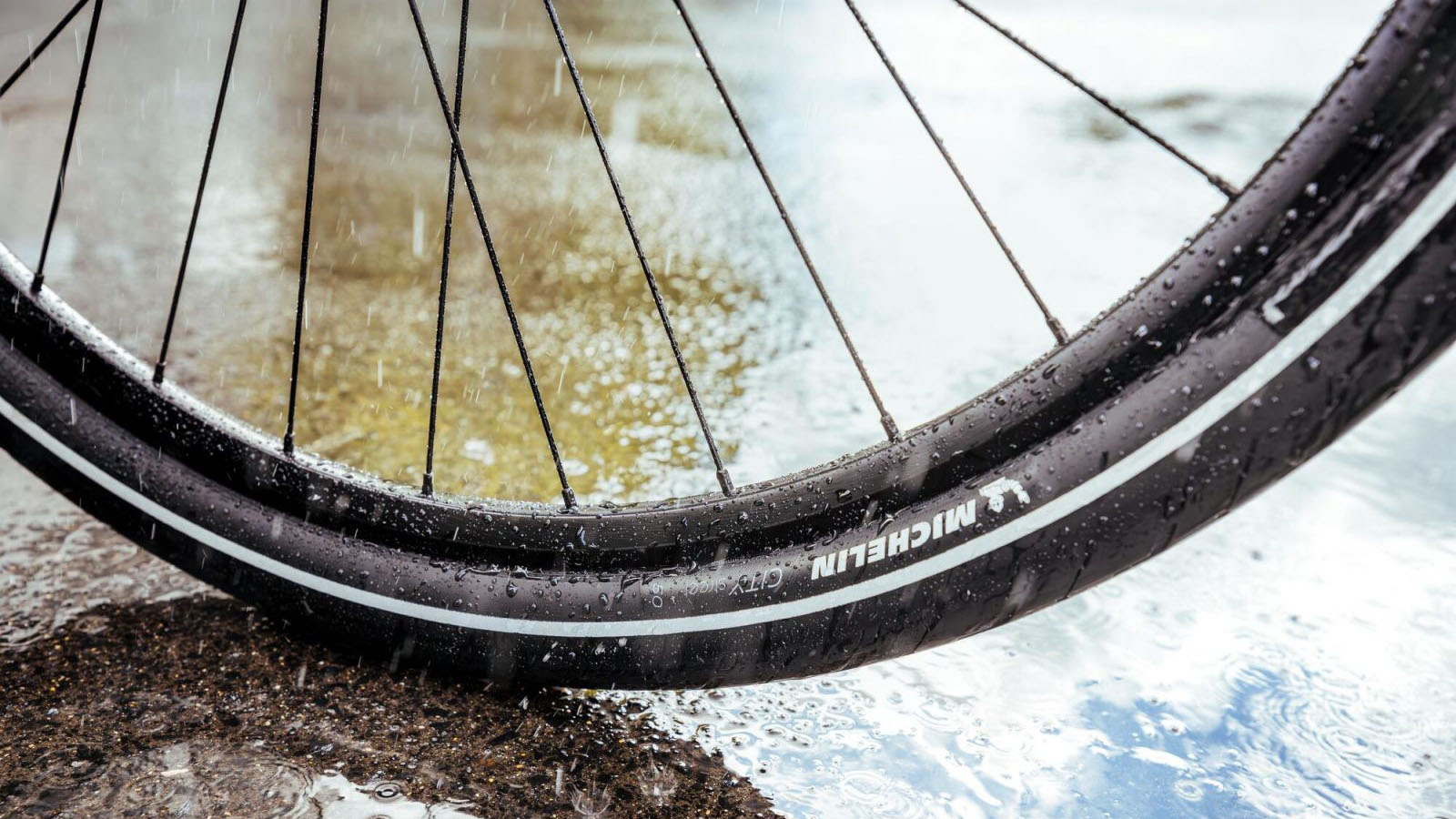 stub(fr): #en#Michelin City Street : un pneu vélo urbain plus résistant, durable et léger#en#