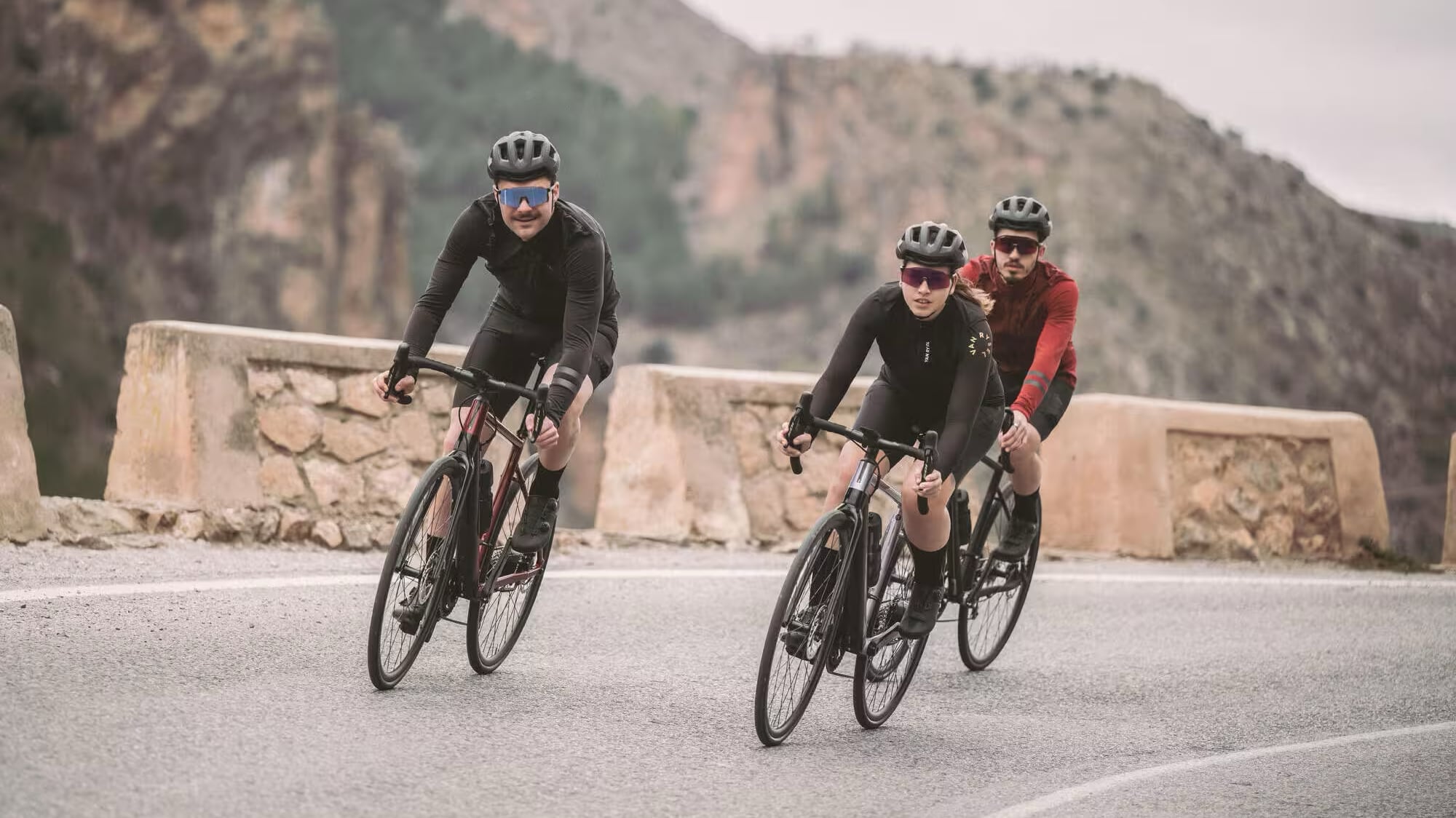 stub(fr): #en#Le vélo de route électrique de Decathlon encore moins cher grâce au groupe Shimano 105#en#