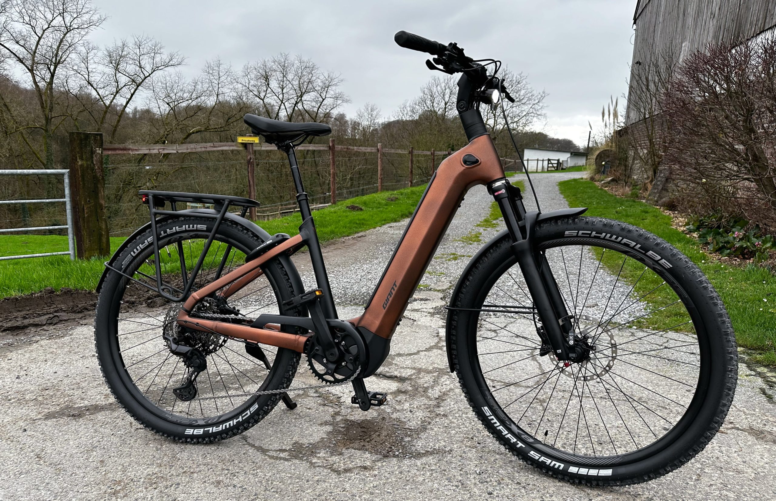 stub(fr): #en#Giant Anytour X E+ : un gros vélo électrique de trekking avec un cadre ouvert#en#